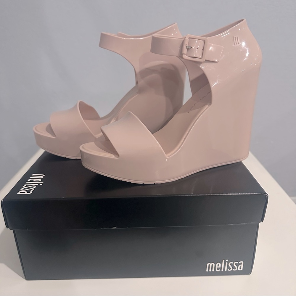 Melissa Mar platform wedge sandals in "light pink"
Size US women 9 EU